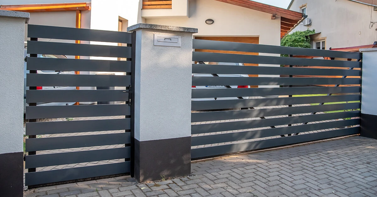 Lemez kerítések — szögletes-, íves acél- és trapézlemez kerítés