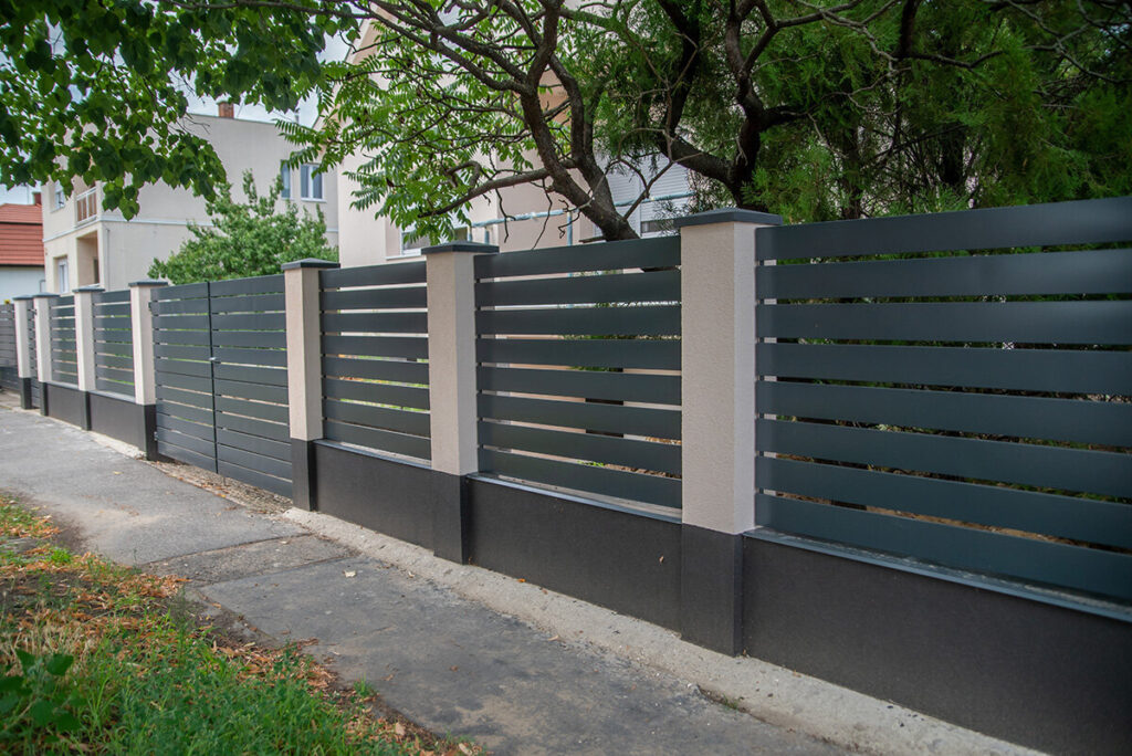 Lemez kerítések — szögletes-, íves acél- és trapézlemez kerítés